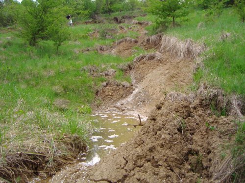 Sesuv půdy na Přecestném nad Žlebem - 7.5.2006